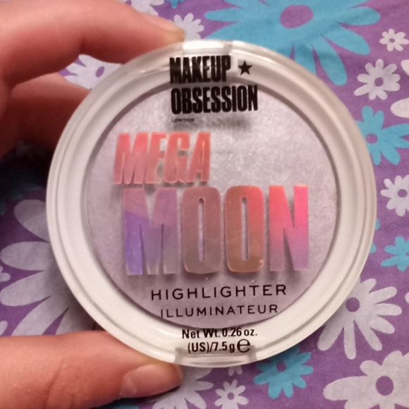 makeup obsession mega moon highlighter